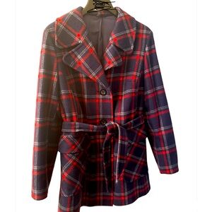 Vintage wool plaid coat with silk linking - in excellent condition! 💙❤️💙